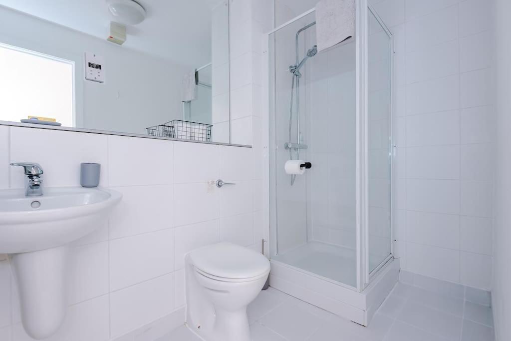 Spacious Deansgate Apartment, Free Park, Sleeps 8 Apartment