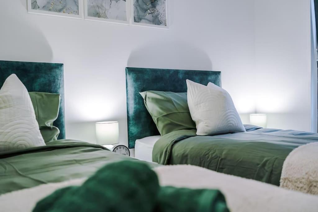Apartment Spacious Deansgate Apartment, Free Park, Sleeps 8 Manchester