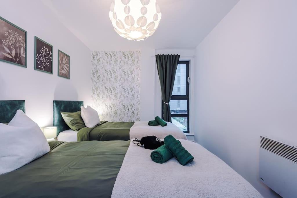 Spacious Deansgate Apartment, Free Park, Sleeps 8 *