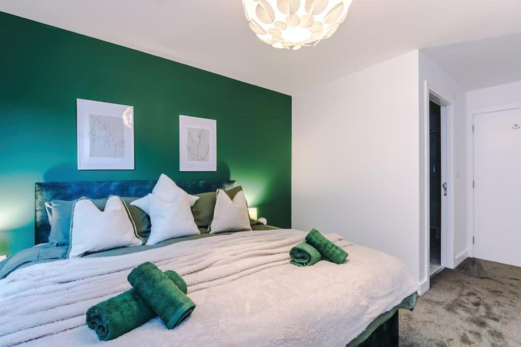 Spacious Deansgate Apartment, Free Park, Sleeps 8 Apartment *