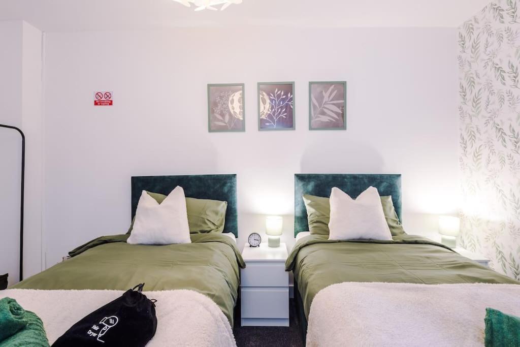 Spacious Deansgate Apartment, Free Park, Sleeps 8 Manchester