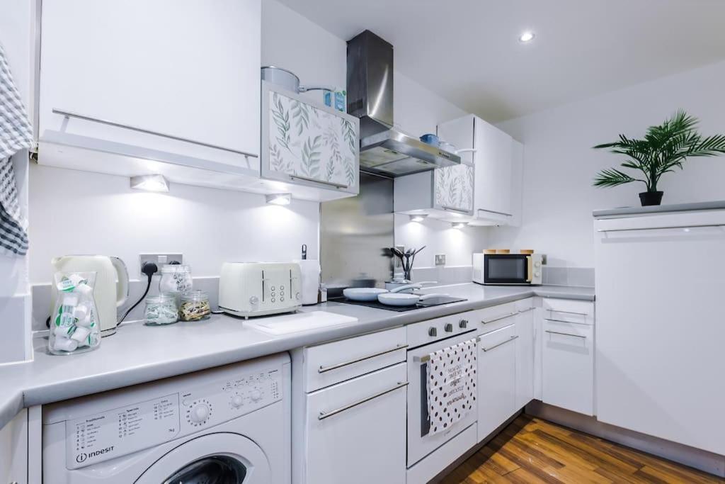 Apartment Spacious Deansgate Apartment, Free Park, Sleeps 8 Manchester