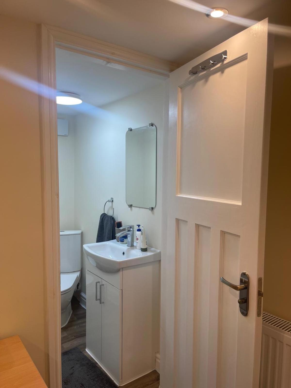 Newly Built Private Ensuite Apartment *