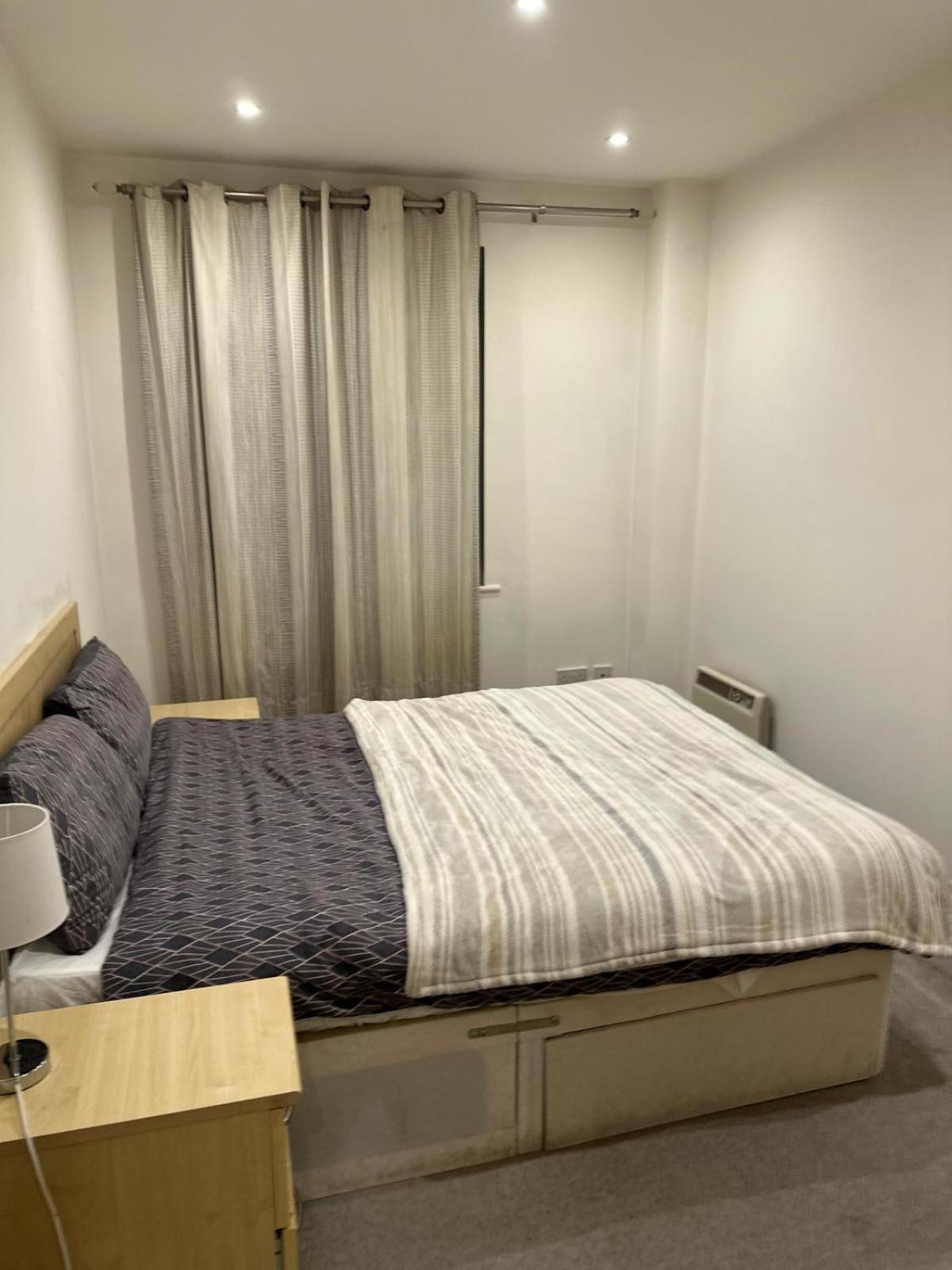 Private Double With Bath - 2 Bed Flat * Manchester