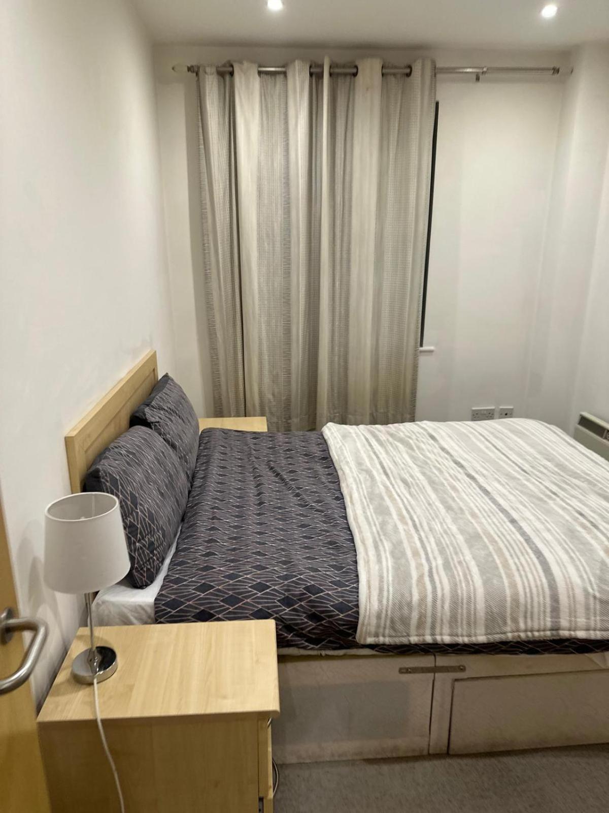 Private Double With Bath - 2 Bed Flat Manchester