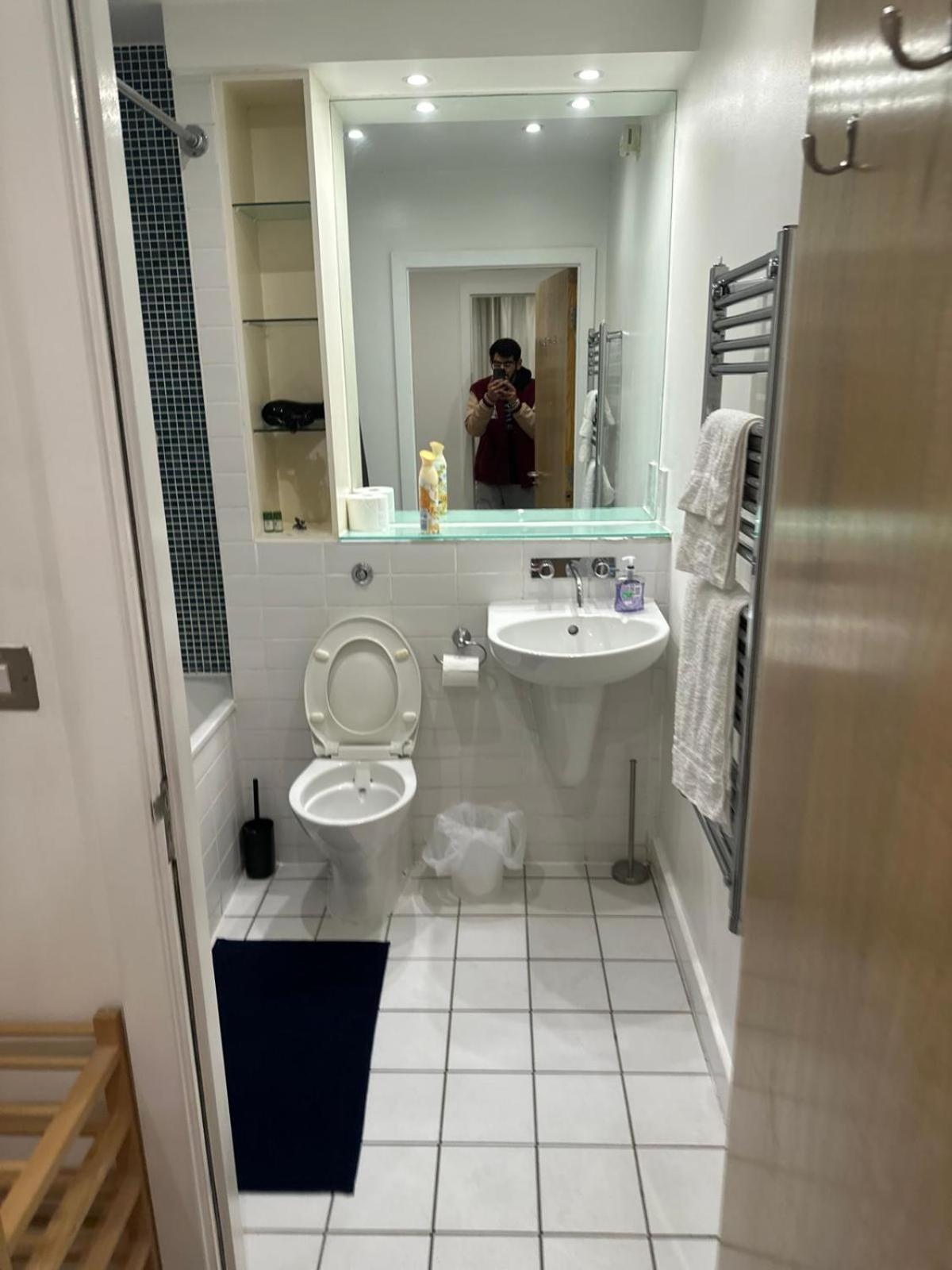 Private Double With Bath - 2 Bed Flat Homestay *