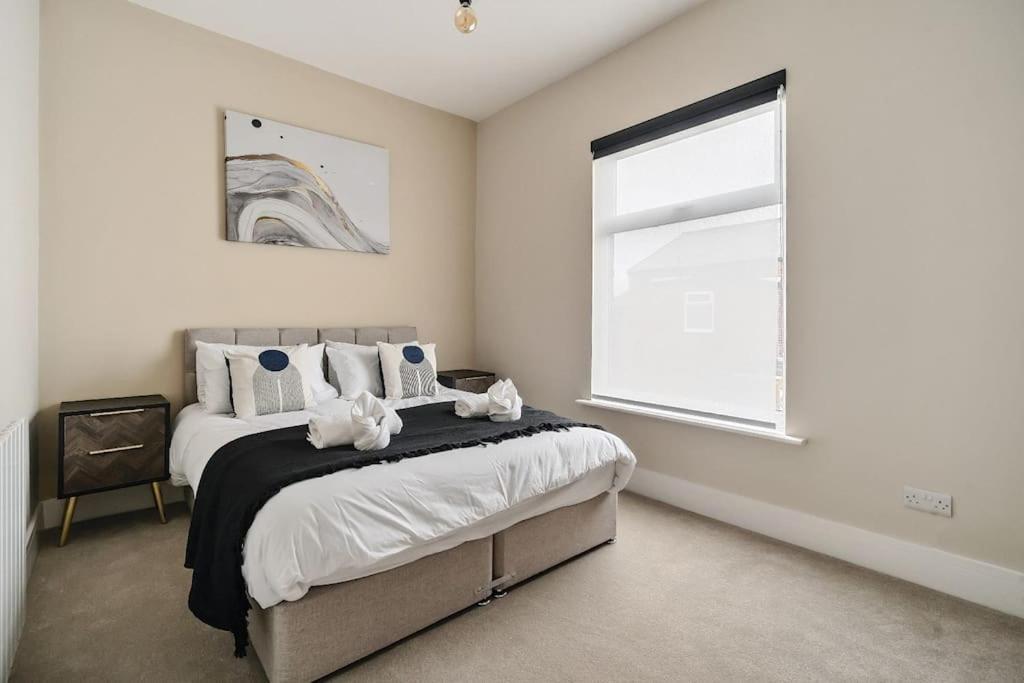 Holiday home Cosy & Modern Near Coop Live, Centre & Etihad - Perfect For Leisure & Contractor Guests - Free Parking!
