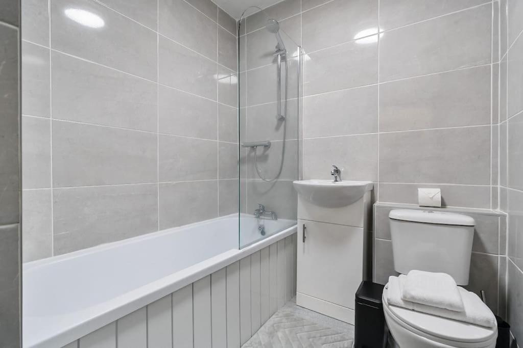 Cosy & Modern Near Coop Live, Centre & Etihad - Perfect For Leisure & Contractor Guests - Free Parking!