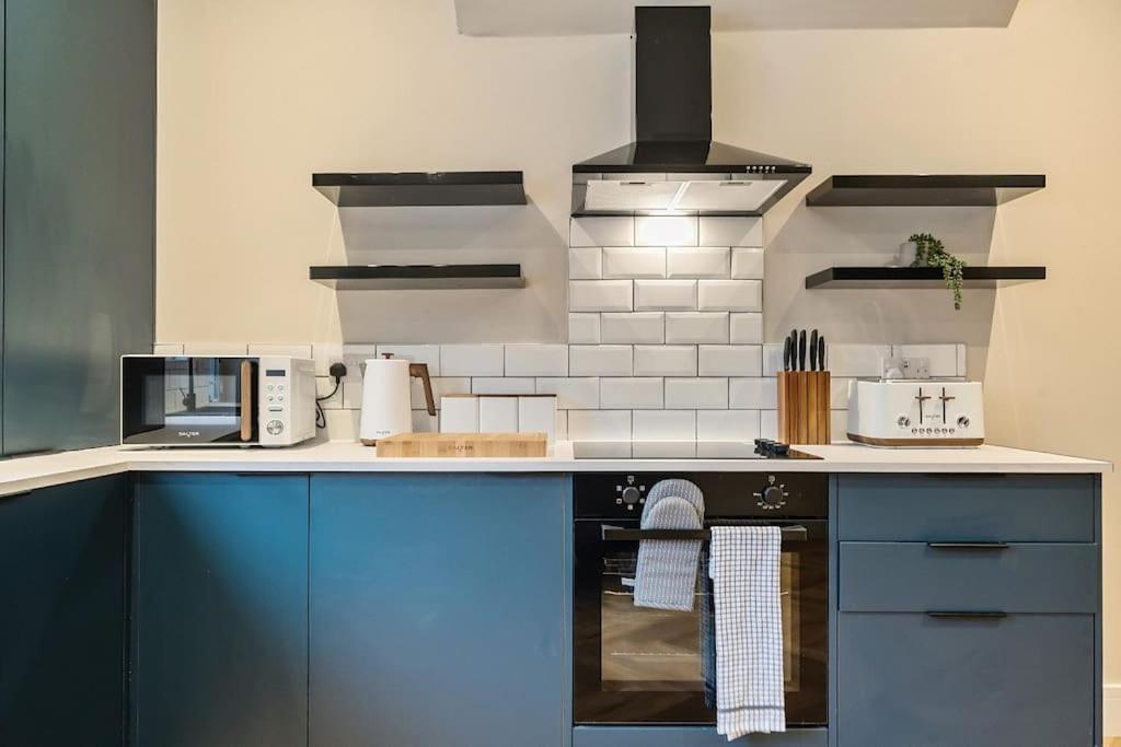 Holiday home Cosy & Modern Near Coop Live, Centre & Etihad - Perfect For Leisure & Contractor Guests - Free Parking! Manchester