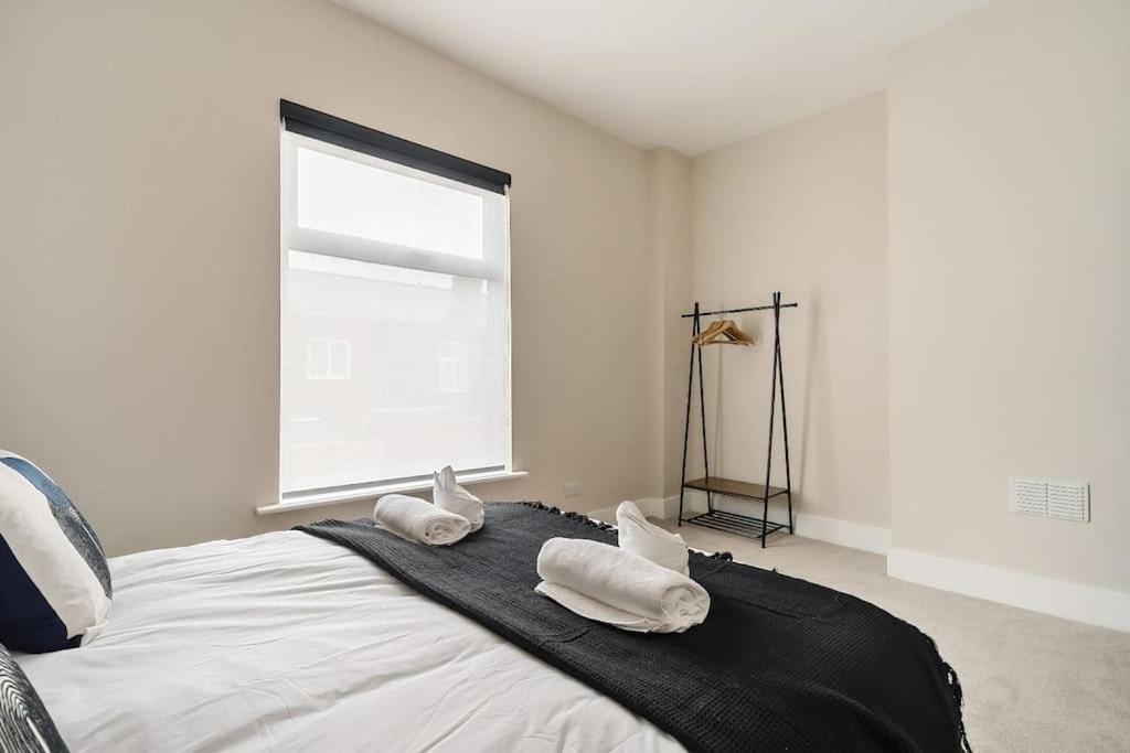 Cosy & Modern Near Coop Live, Centre & Etihad - Perfect For Leisure & Contractor Guests - Free Parking!