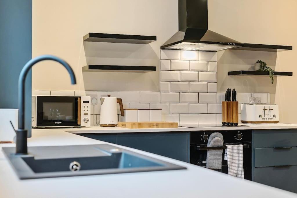 Cosy & Modern Near Coop Live, Centre & Etihad - Perfect For Leisure & Contractor Guests - Free Parking!