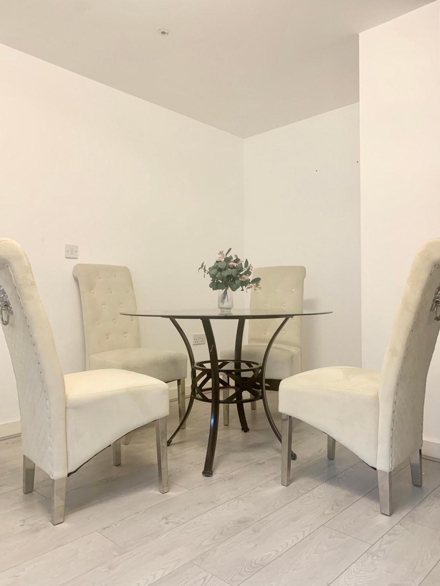 Apartment Entire 2 Bed Cosy City Centre *