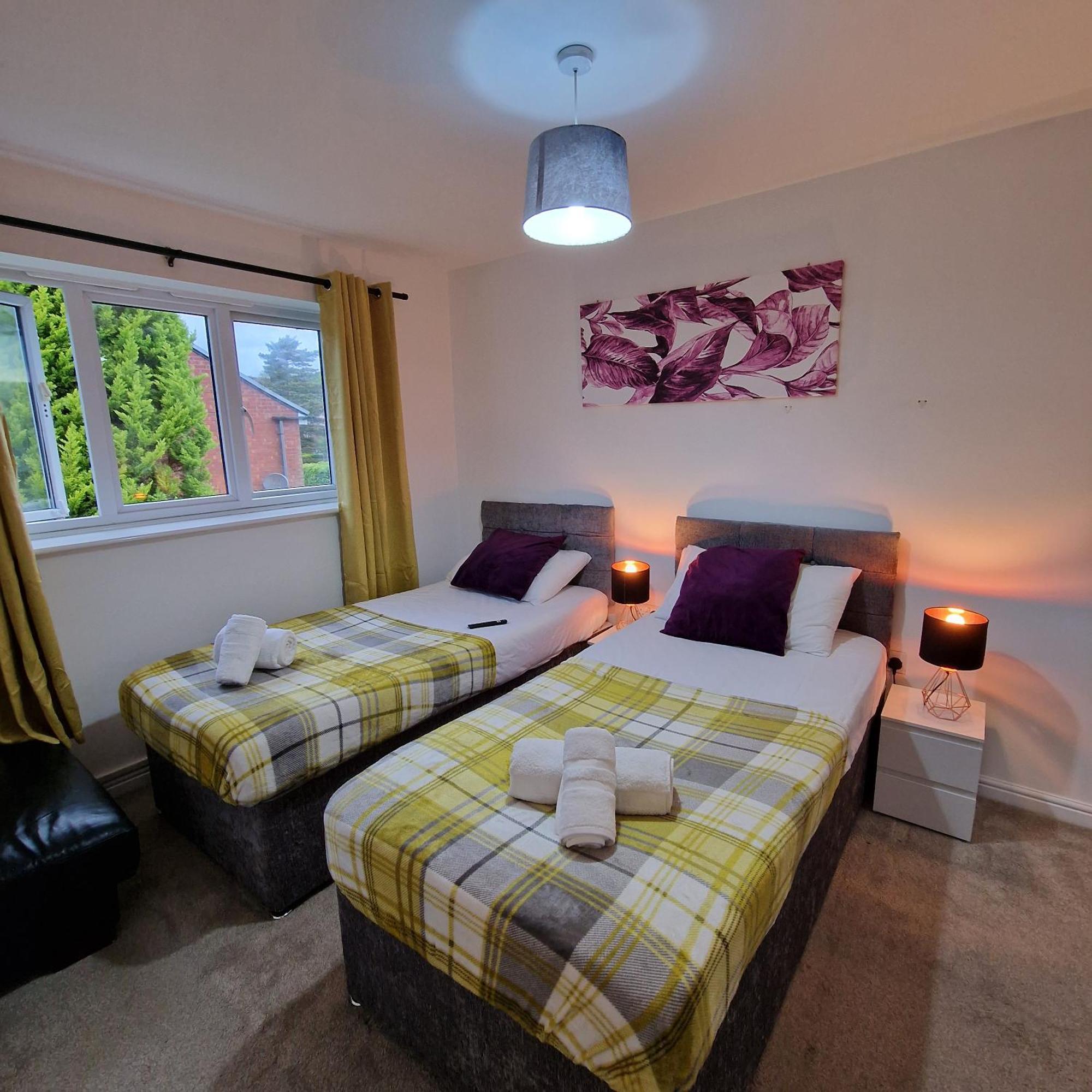 Stylish Family & Pet-friendly 3br House In *