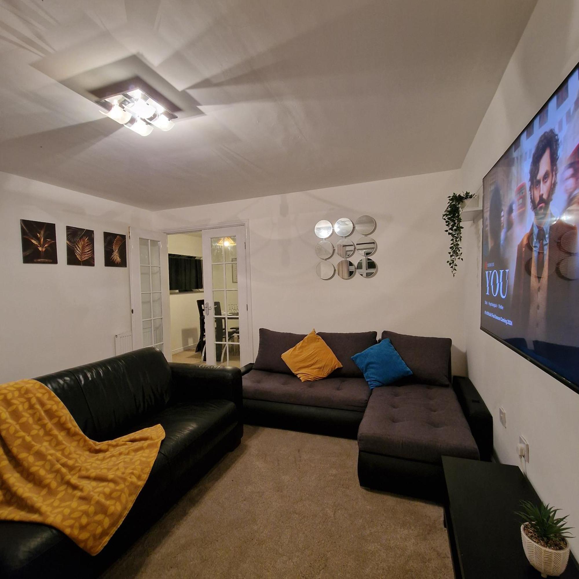Stylish Family & Pet-friendly 3br House In Apartment