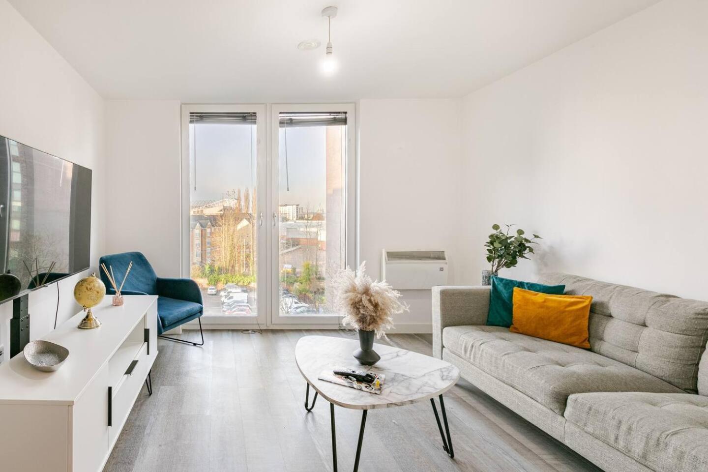 Morden 2 Bed Flat - Old Trafford Manchester