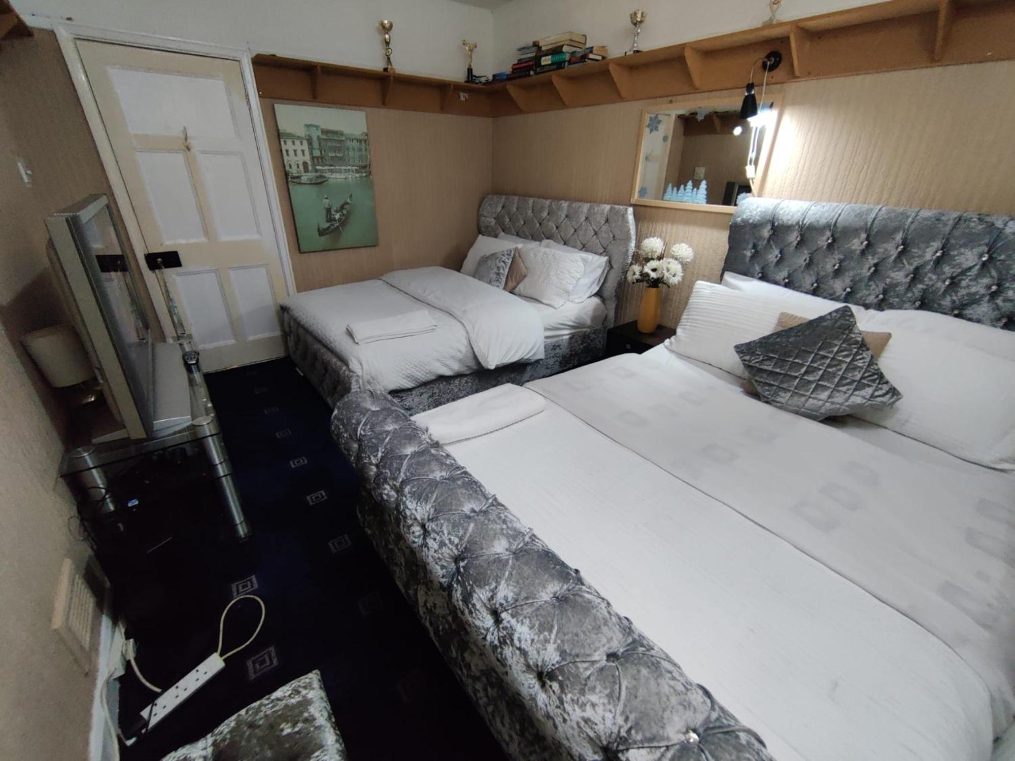 Clayton Homestay