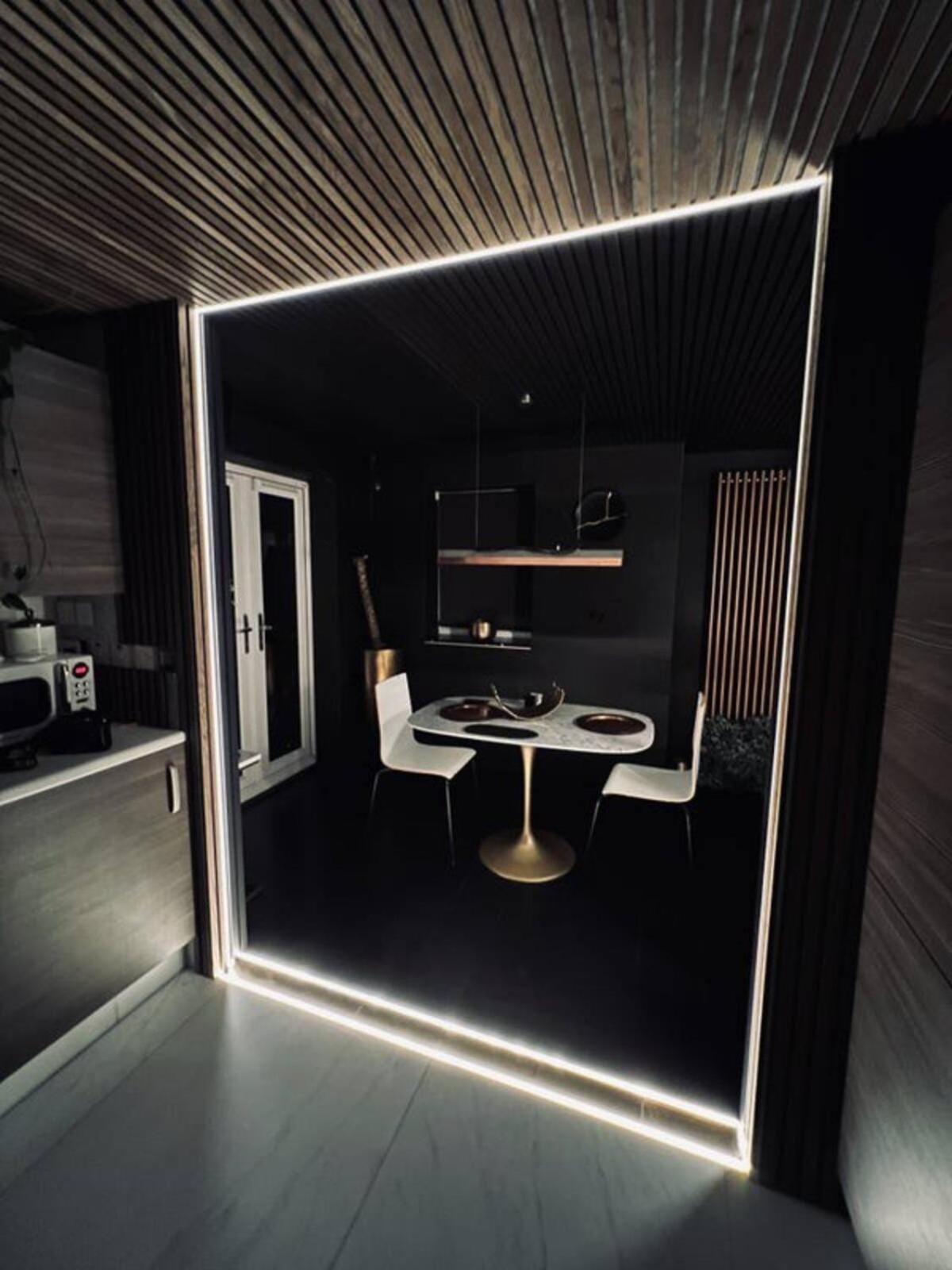 Private Bedroom In Unique Luxury House, Salford, Homestay Manchester