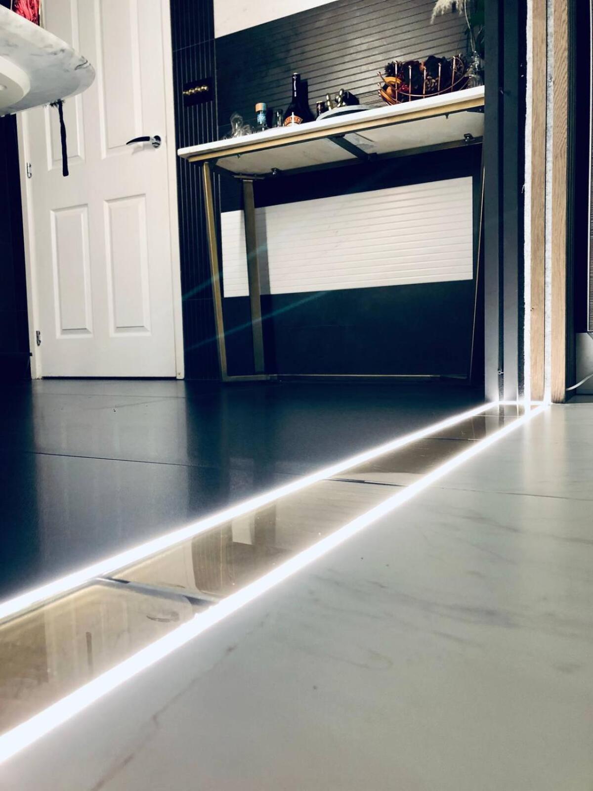 Private Bedroom In Unique Luxury House, Salford, Homestay