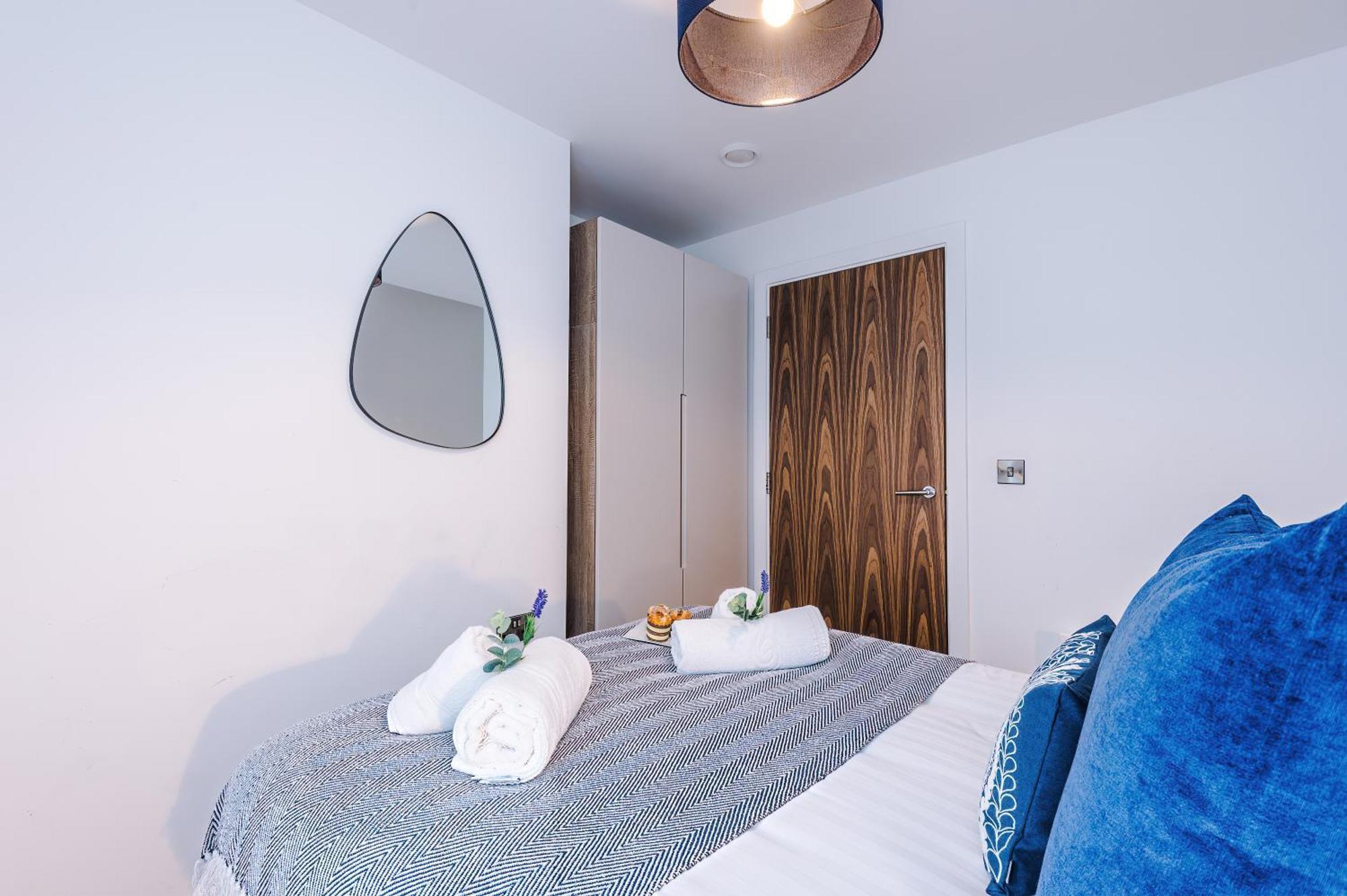 Apartment Sleek In By 53 Degrees Property, Ideal For Couples, Amazing Location! *