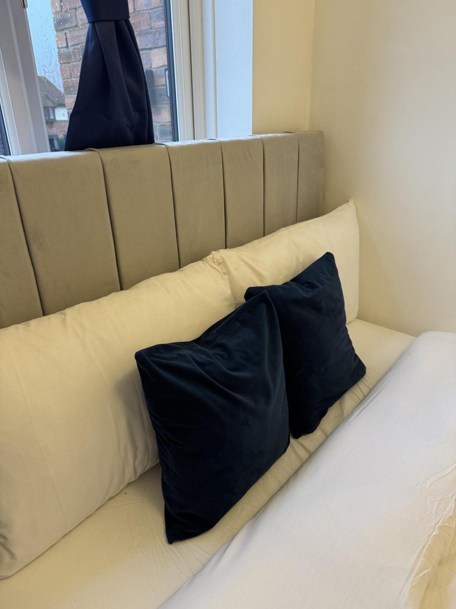 Cosy 2 Double Bedroom In Ancoats 7 Minutes From Coop Live, Etihad Stadium & Centre- Parking Available Apartment