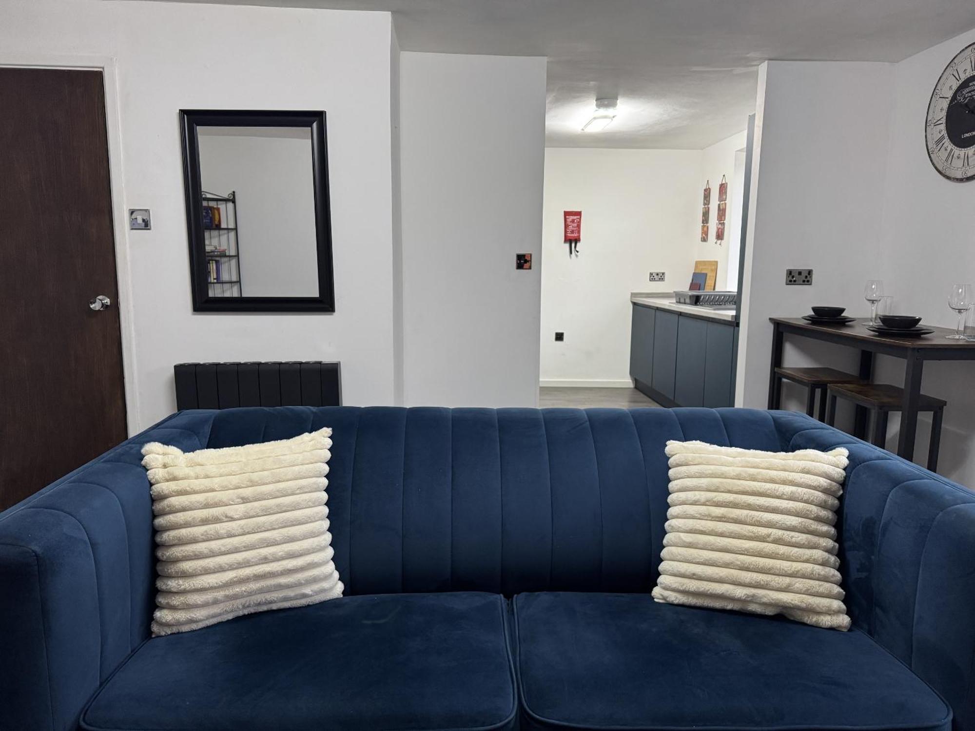 Cosy 2 Double Bedroom In Ancoats 7 Minutes From Coop Live, Etihad Stadium & Centre- Parking Available * Manchester