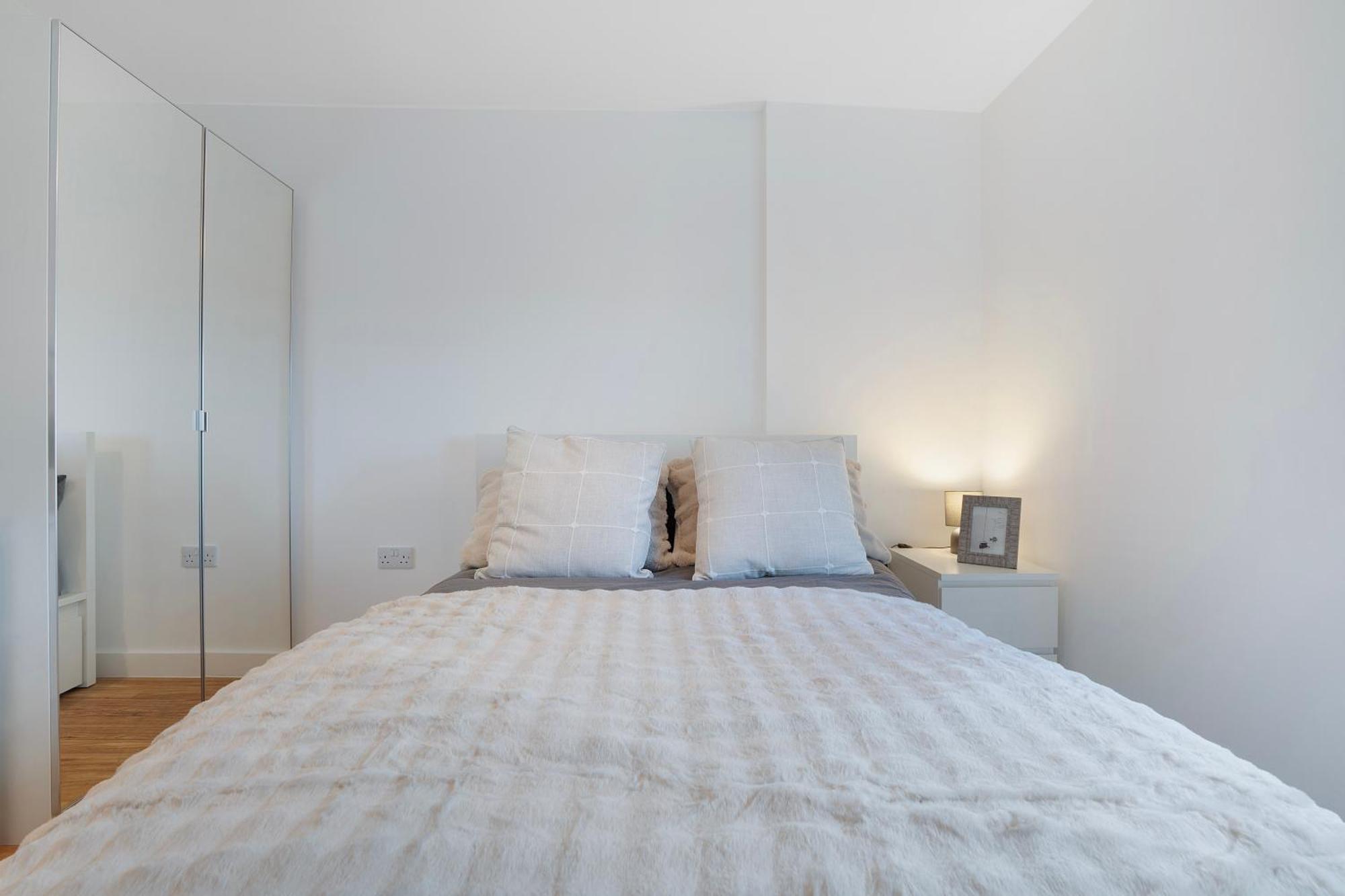 New! 1br In Media Free Wifi Apartment Manchester