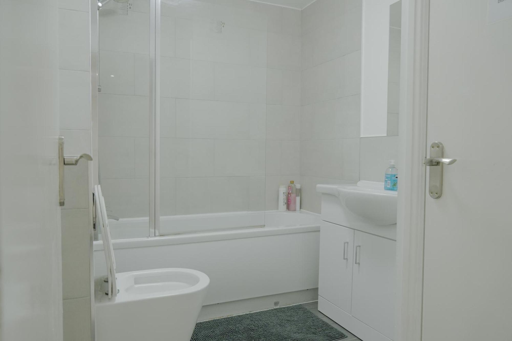 Lovely Modern 2 Bed Flat With Parking, Close To Centre Apartment Manchester