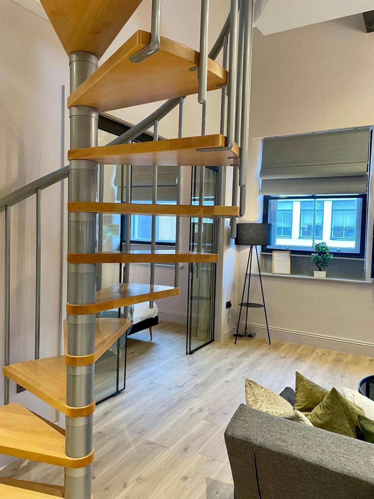 Emerald Escape 3 Bed 3 Bath Apartment *