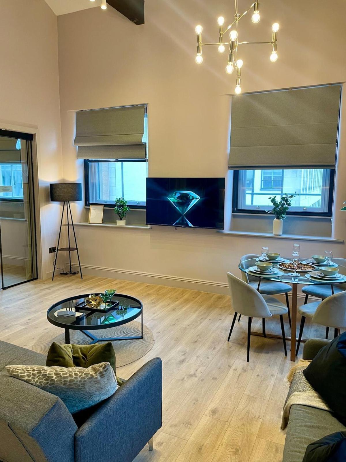 Emerald Escape 3 Bed 3 Bath Apartment Manchester