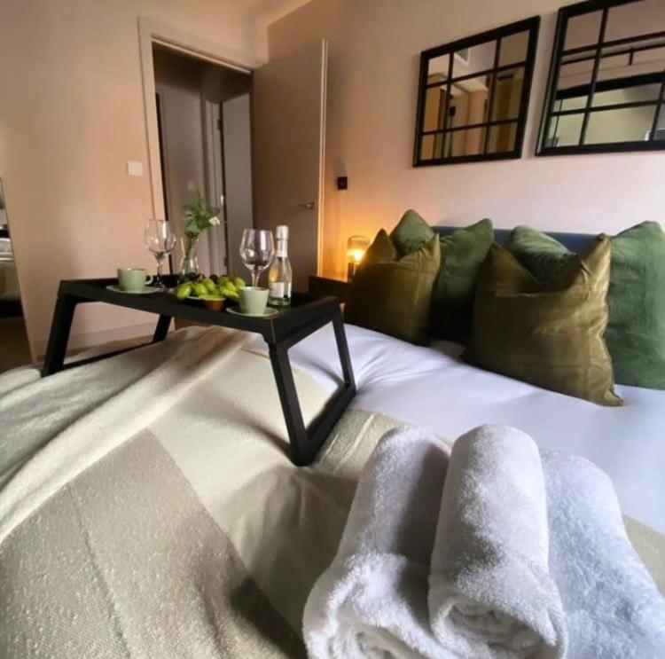 Emerald Escape 3 Bed 3 Bath Apartment Manchester