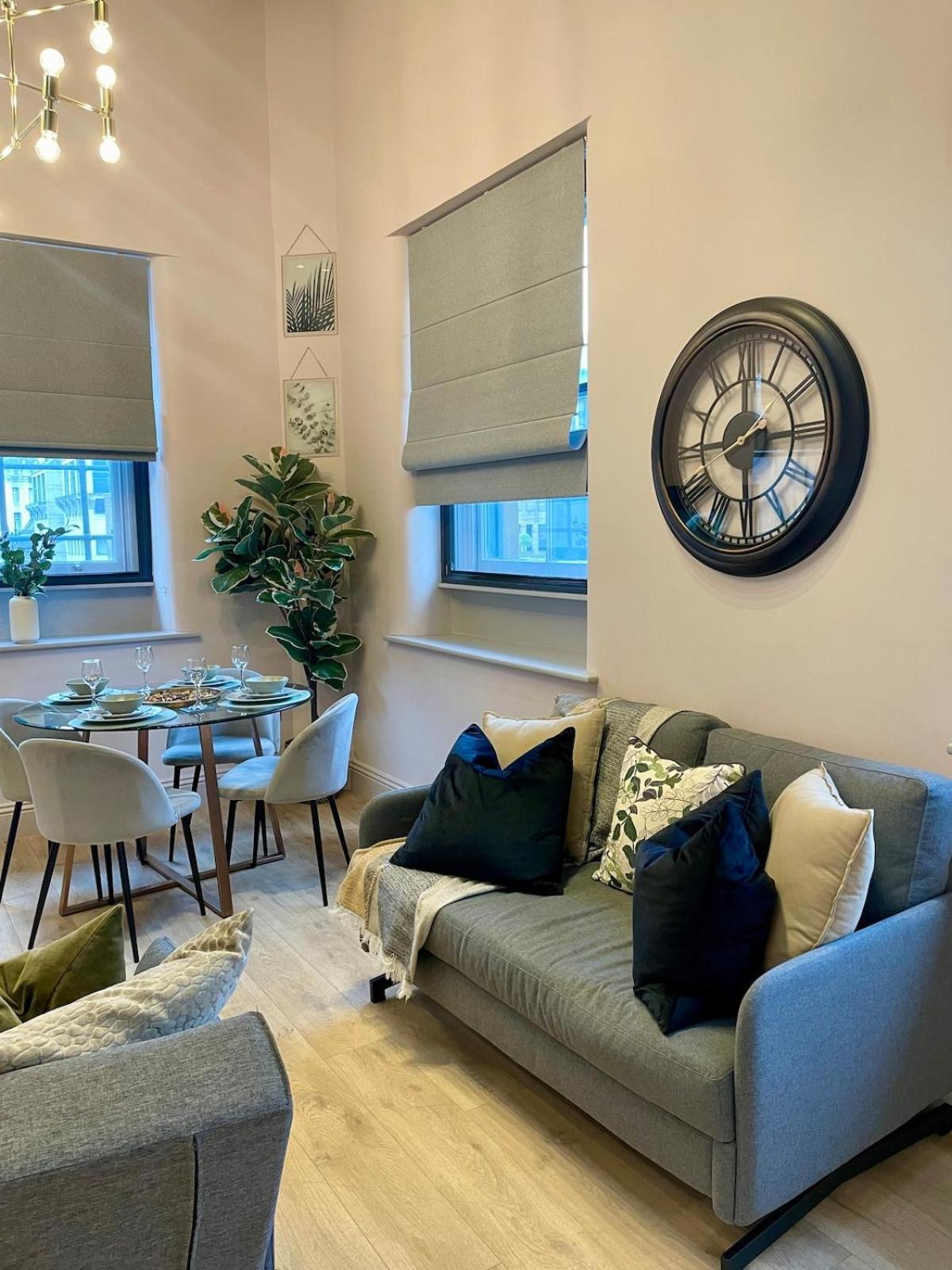 Emerald Escape 3 Bed 3 Bath *