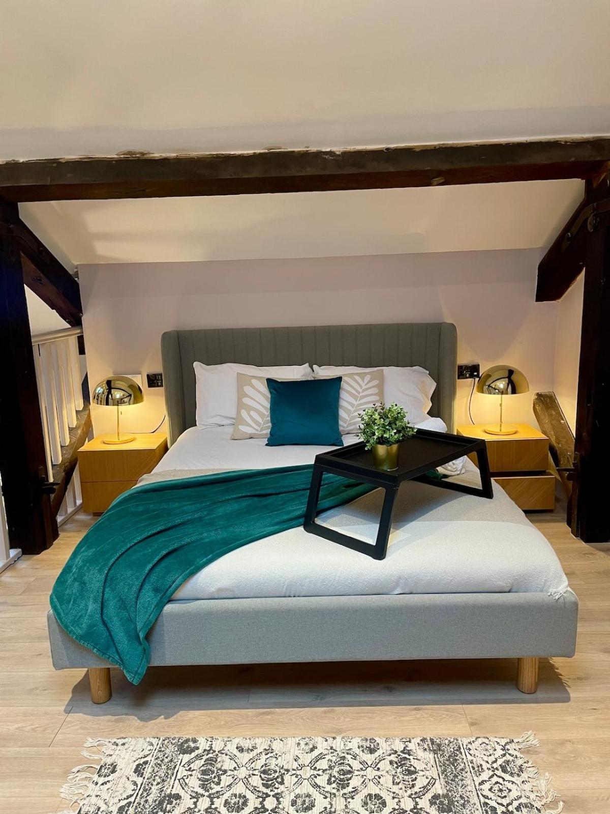 Emerald Escape 3 Bed 3 Bath Apartment *