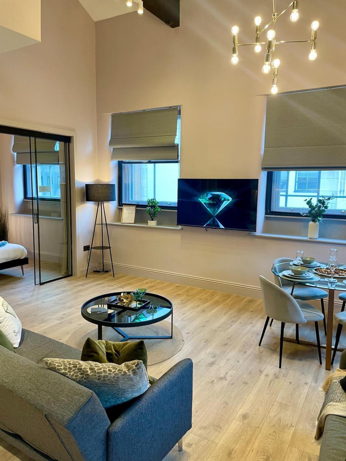 Emerald Escape 3 Bed 3 Bath