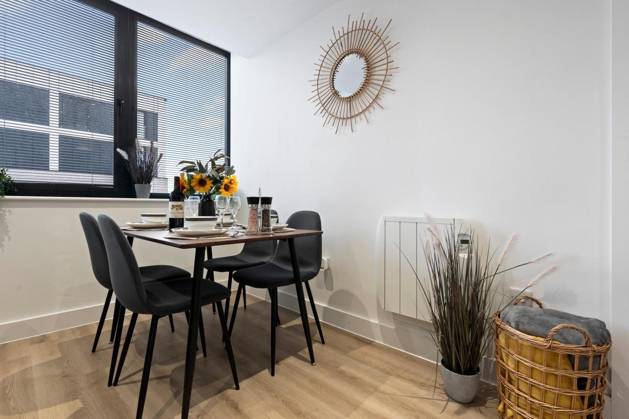 Modern Flat In By 53 Degrees Property, Ideal For Couples, 2 Bedrooms! Apartment