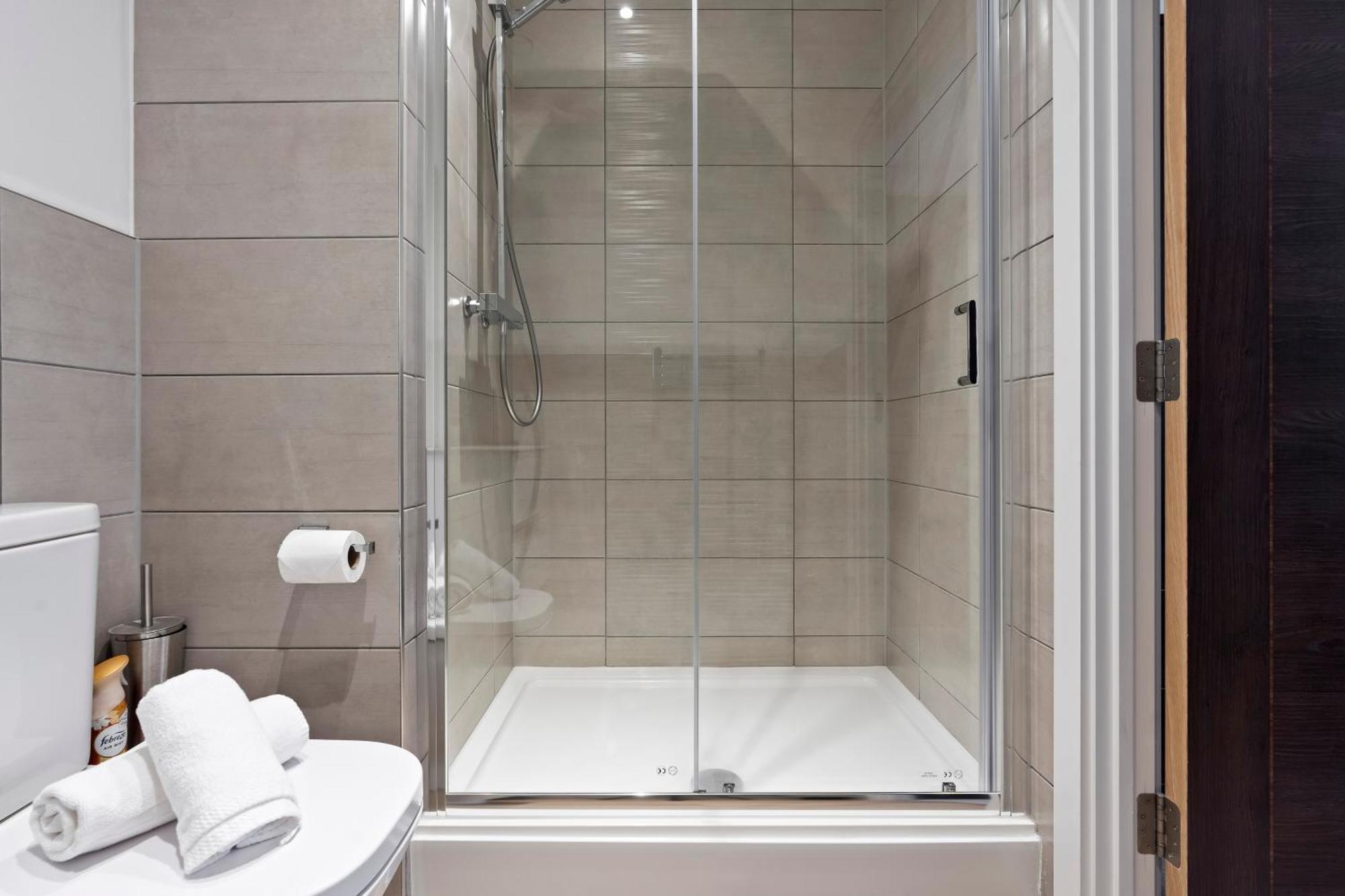 Modern Flat In By 53 Degrees Property, Ideal For Couples, 2 Bedrooms!