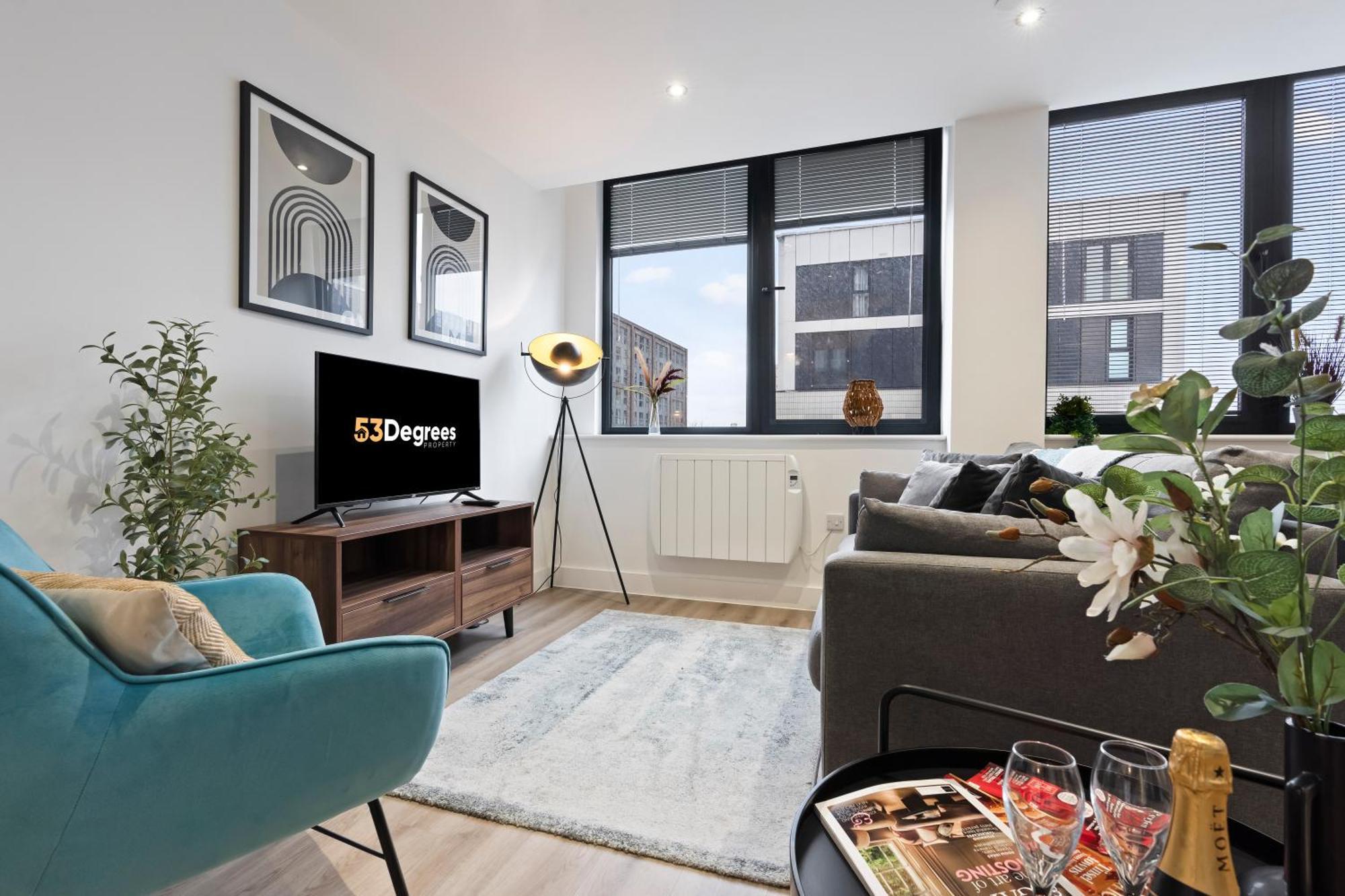 Apartment Modern Flat In By 53 Degrees Property, Ideal For Couples, 2 Bedrooms! *