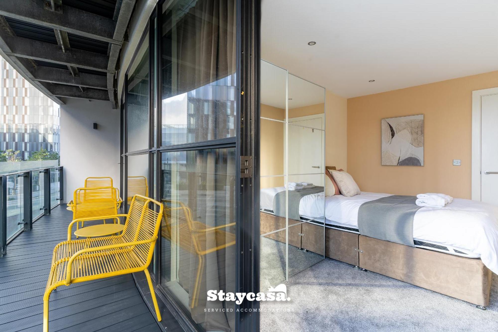 Canalside Balcony View Central Manchester Suite Apartment