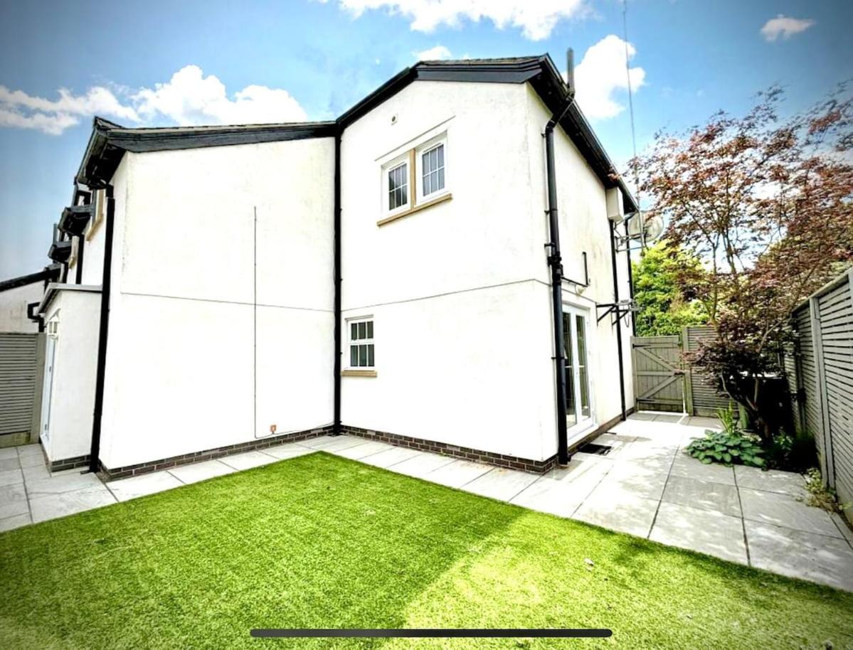 Jessup Worsley Village Holiday home *