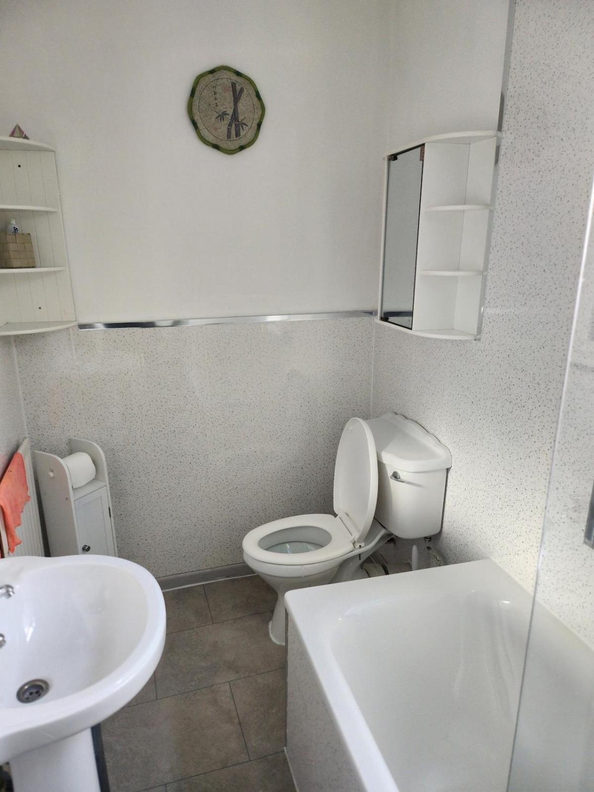 Go Big ! Entire Cozy House For Max 8 People Near Center Manchester