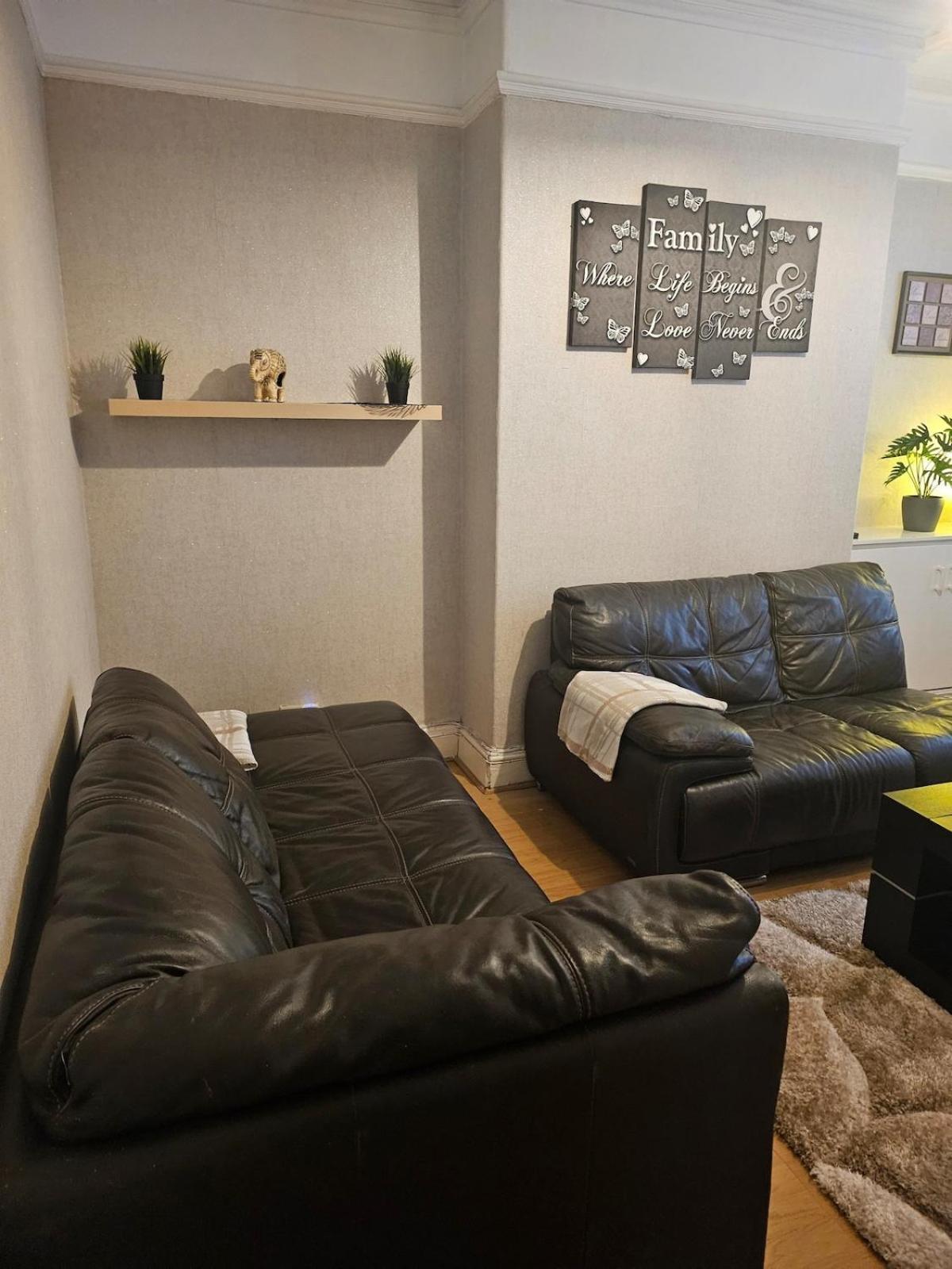 Go Big ! Entire Cozy House For Max 8 People Near Center Holiday home *