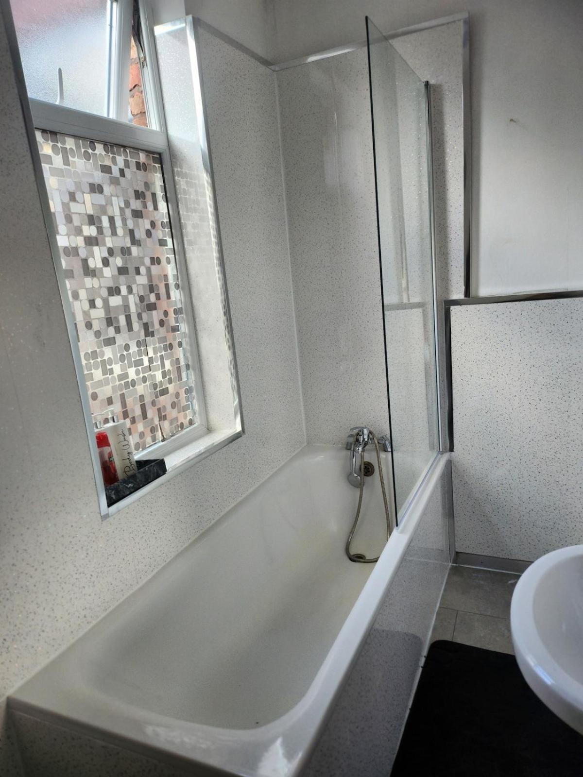Go Big ! Entire Cozy House For Max 8 People Near Center Holiday home Manchester
