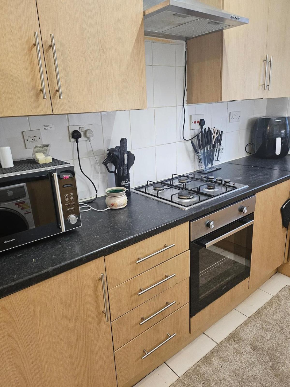 Go Big ! Entire Cozy House For Max 8 People Near Center Holiday home