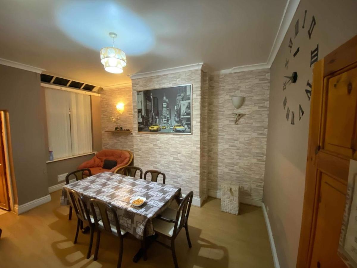 Holiday home Go Big ! Entire Cozy House For Max 8 People Near Center *