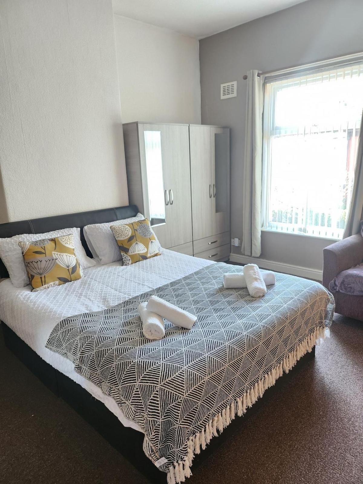 Go Big ! Entire Cozy House For Max 8 People Near Center Holiday home *