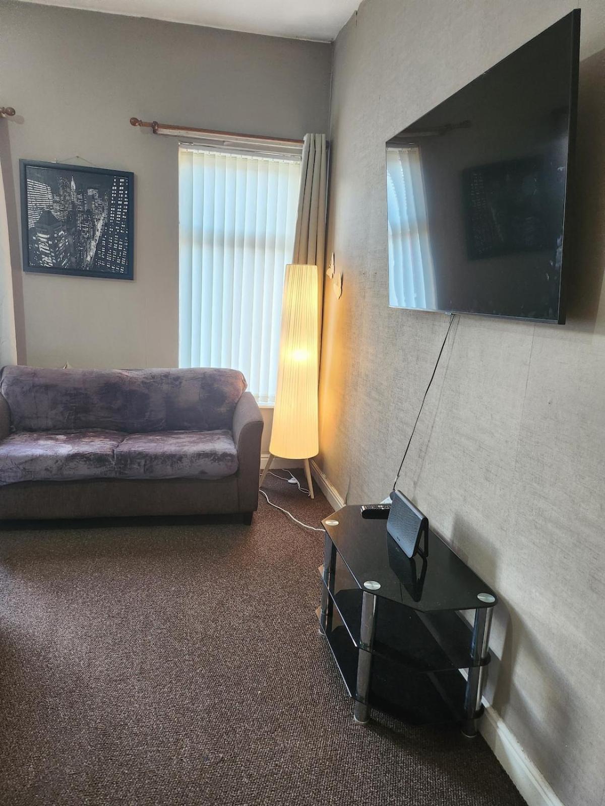 Holiday home Go Big ! Entire Cozy House For Max 8 People Near Center