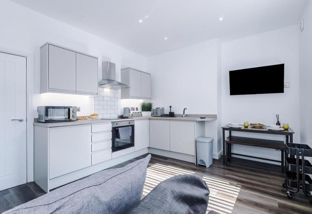 2 Beds Suburb Nestled Nook Apartment *