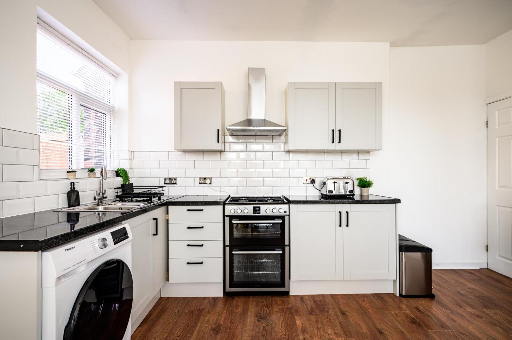 Stylish Modern - Perfect For Work, Leisure & Stadium Visits With Parking *