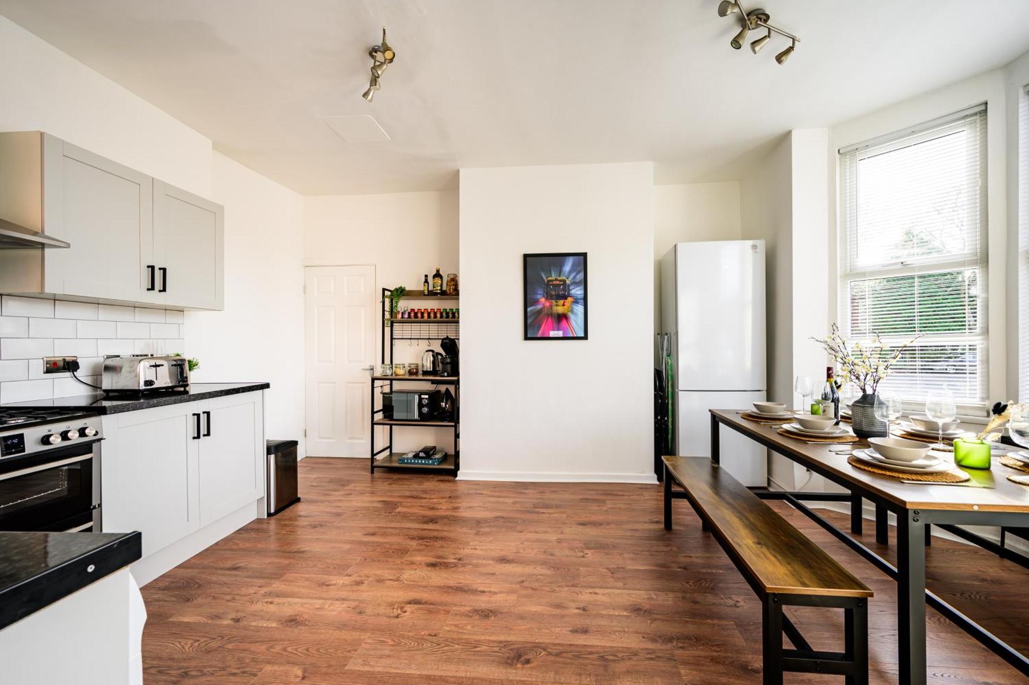 Stylish Modern - Perfect For Work, Leisure & Stadium Visits With Parking Apartment Manchester