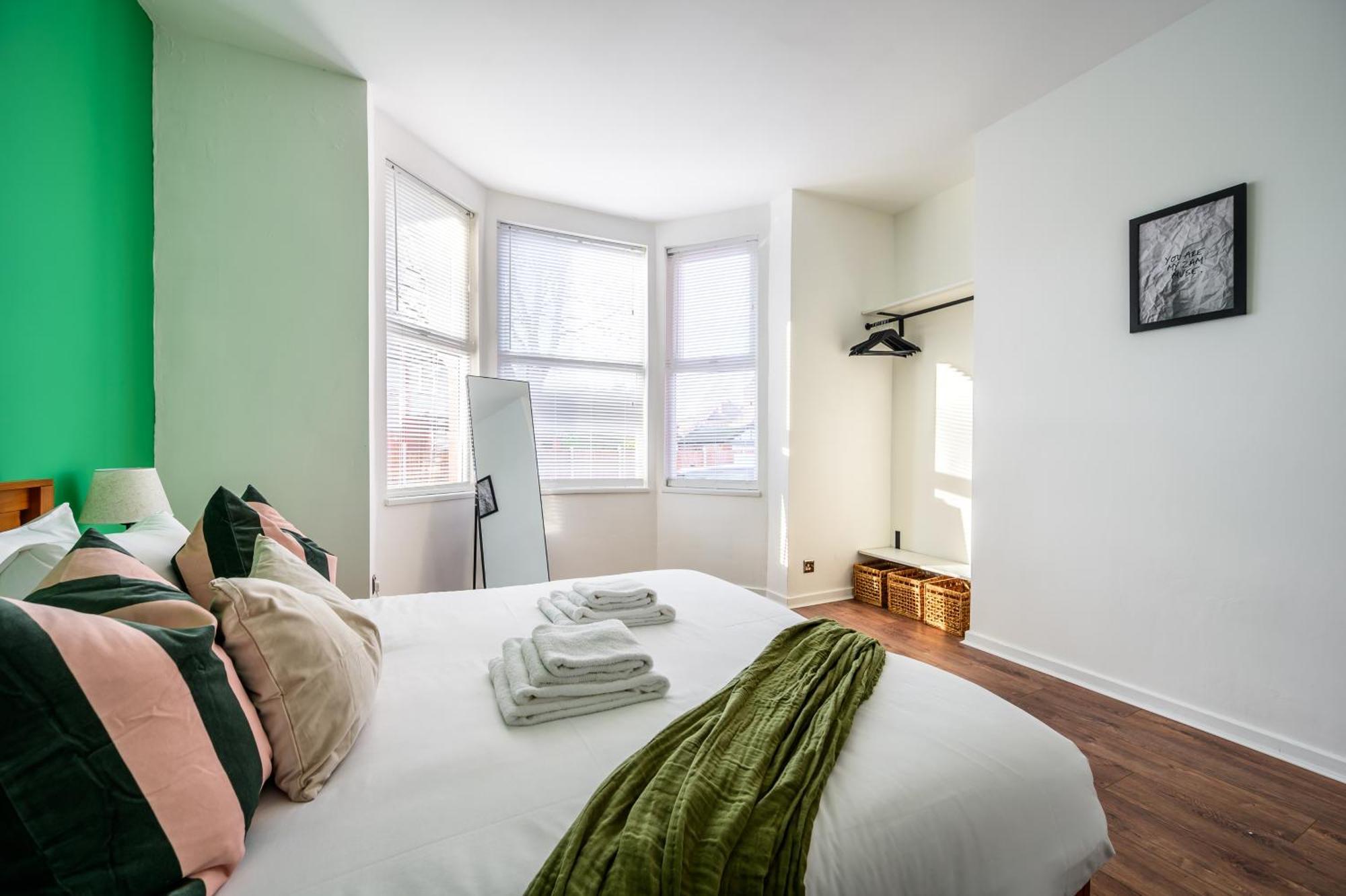 Stylish Modern - Perfect For Work, Leisure & Stadium Visits With Parking * Manchester