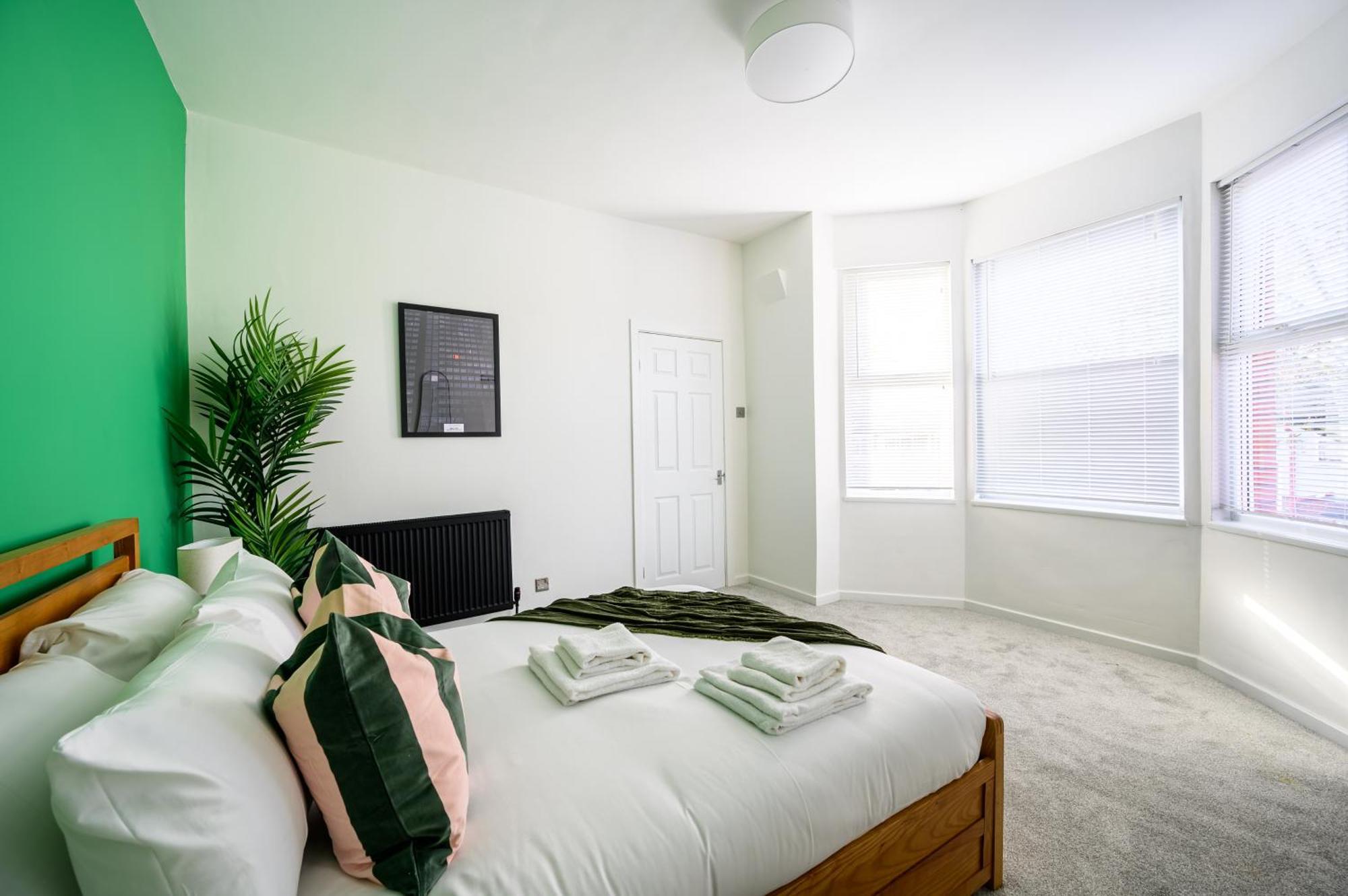 Stylish Modern - Perfect For Work, Leisure & Stadium Visits With Parking Apartment Manchester